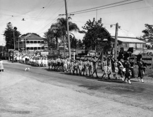 site 21 p0079 anzac day march 1950s